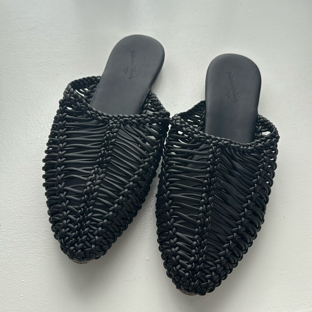 Universal Threads mules
